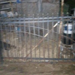 I Have16ft×5ftwroght Iron  rolling Gates +180ftsections9×5 2 Gates I Cherry Picker