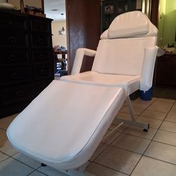 Massage Table / Esthetician Bed