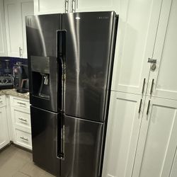 23 cu. ft. Counter Depth 4-Door Flex Samsung Refrigerator with FlexZone in Black Stainless Steel