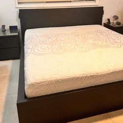 King Bedroom Set - Bed w/ 4 Drawers, Mattress, & 2 Glass Top Nightstands