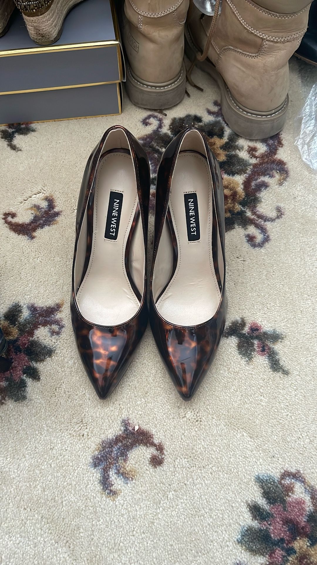 Nine W. Size 4 ~3.5” Heel