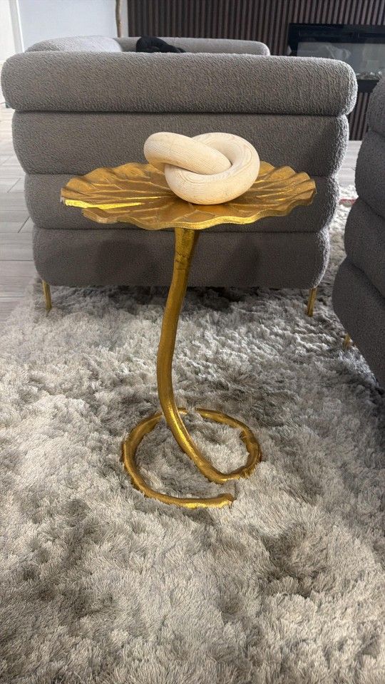 Mesa De Esqina