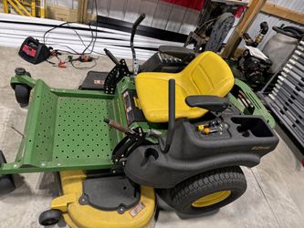 John Deere Z425 EZtrak Zero-Turn Mower – 2031 Hours, New Battery & Carb, Runs Great - Priced to Sale!