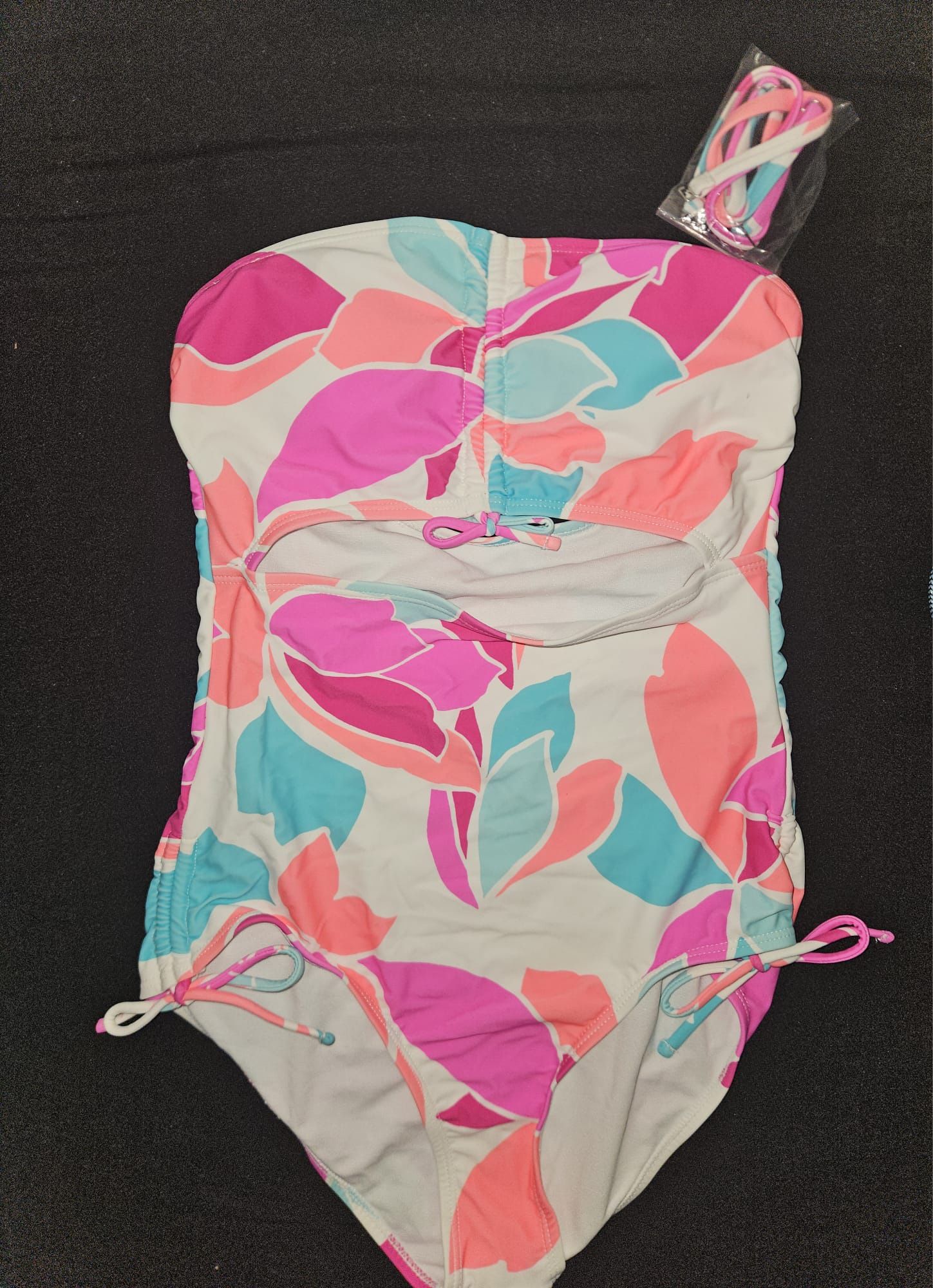 Decree Women’s Swimsuit Size M
