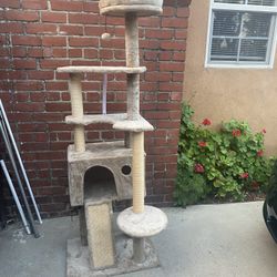 64” Cat tree, Lightly used. 