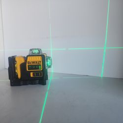 Dewalt 12v laser360 green new