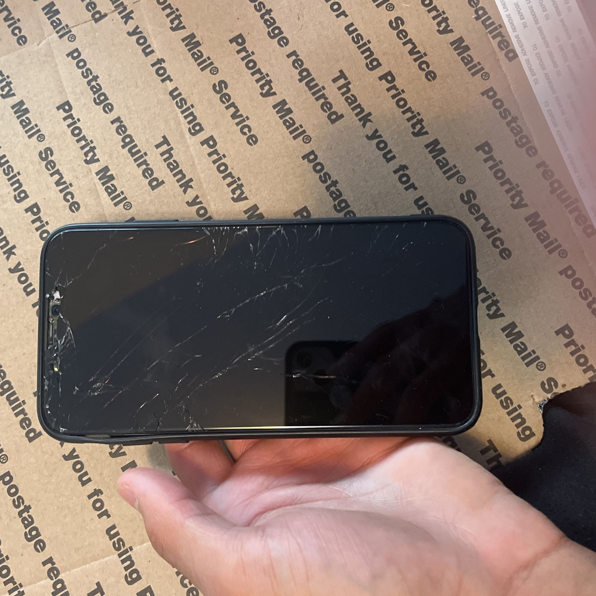 IPHONE XS MAX (Cracked But Working)