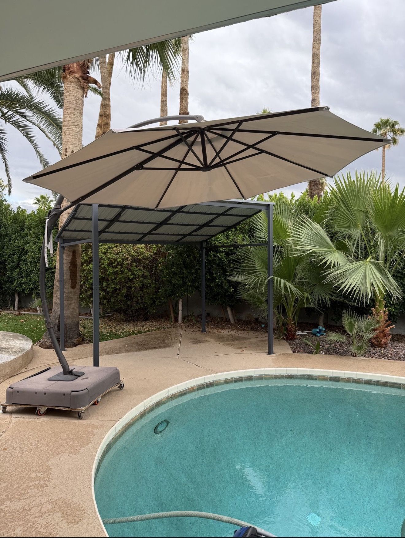 Outdoor Patio Umbrella with Base Included, 11ft Large Sun Shade Cantilever Umbrella Deluxe Curvy Aluminum Offset Hanging Umbrella with 360° Rotation