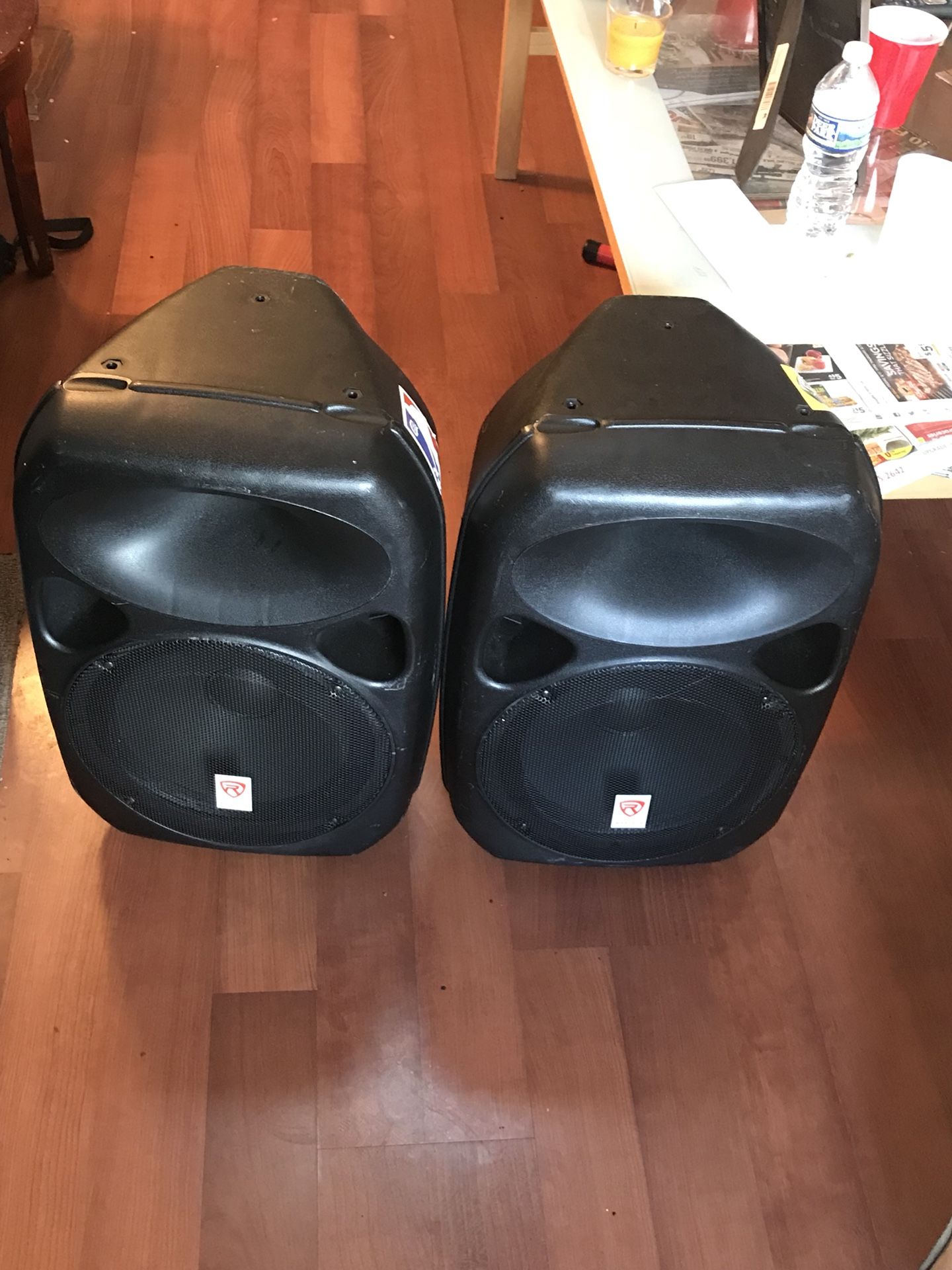 (2) 12’ DJ speakers with 2 tripod speaker stands