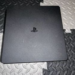 Ps4/ Barely Used 