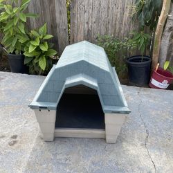 MEDIUM SIZE DOG HOUSE
