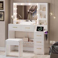 Maupvit Makeup Vanity  