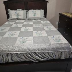Queen Bedroom Set Bed, 2 Night Stands, Dresser