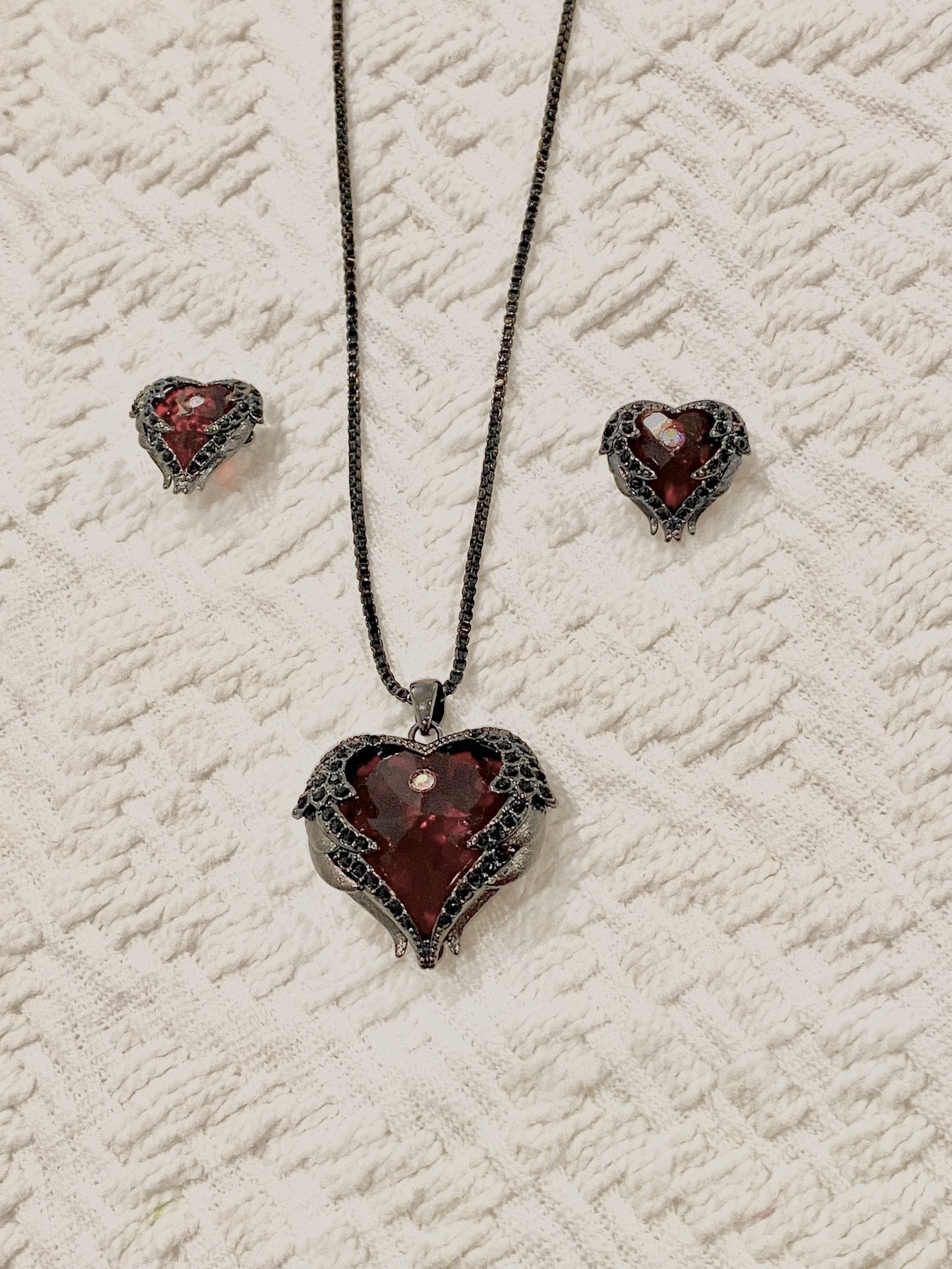 Fashion Jewelry Set Heart Pendants And Earrings Red