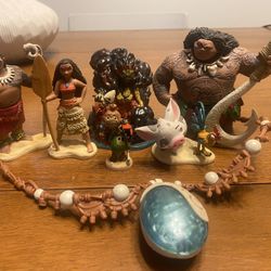 Moana Necklace And Figurines 