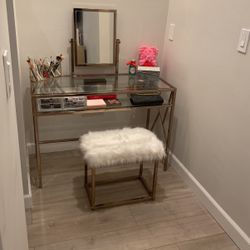 MAKEUP VANITY 