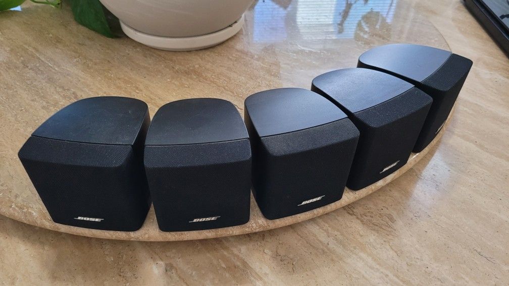 Bose Satalite Speakers 5 Of Them