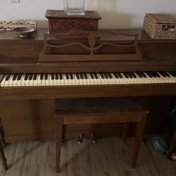 *FREE* Compact, Upright Piano