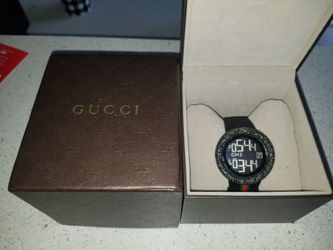 Costume Gucci I digital with diamond bezel