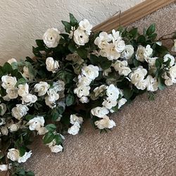 NEW Beautiful White Floral Decor  Thumbnail