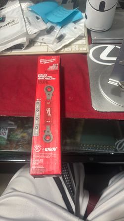 Brand new Milwaukee 4in1 ratcheting box wrench $55
