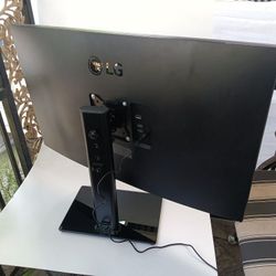 LG 32 Inch QHD 1440P IPS HDR10 Monitor with AMD FreeSync