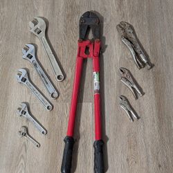 Lot of tools: 24" Bolt Cutter, Locking pliers and Adjustable wrenches 