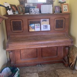 Antique Piano 