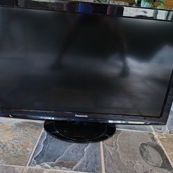Panasonic VIERA 37" LCD HDTV (Model TC-L37X1) – Works Great, Classic Reliable Set!