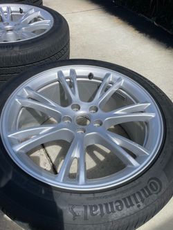 OEM 19-inch 2024 Tesla model Y, Gemini wheels with tires, wheels covers- great condition
