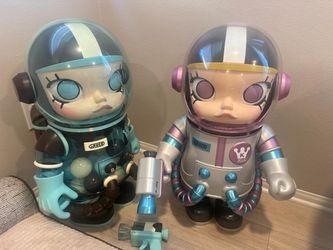 Pop Mart Molly Spaco Astronaut Figure Set of 2 (local pick up)
