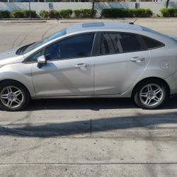 Ford Fiesta 2018 – Motor fundido / Para mecánico o piezas – $900 OBO
