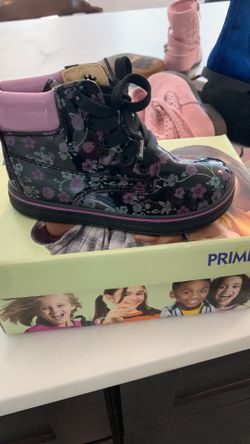 Adorable new never worn girls boots