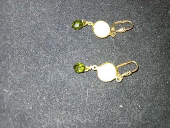 New Ivory large stone/teardrop gray cystal $8.