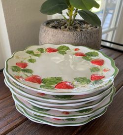 4 Primrose Vintage Strawberry Melamine 7" Salad Snack Cake Plates Spring Summer