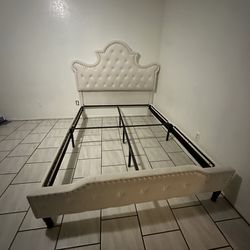 Queen bedframe