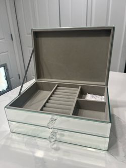 Jewelry box