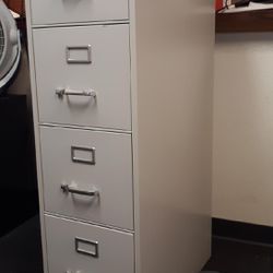 4 Drawer Light filing cabinet ! 