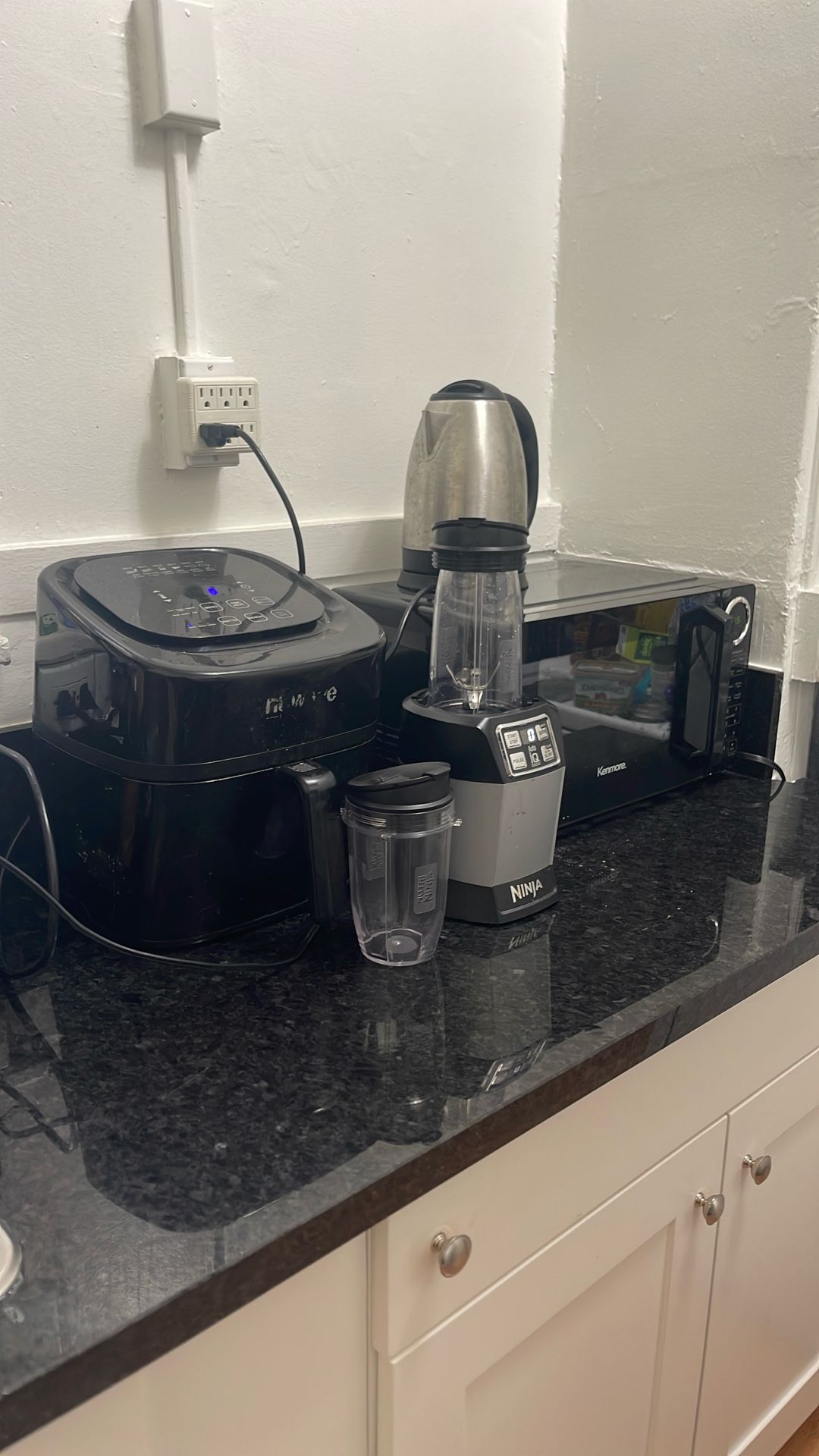 Microwave, Nija Blander, Air Fryer, Electric Kettle