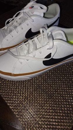 BRAND NEW-Nike White Low-Top Sneakers with Gum Sole