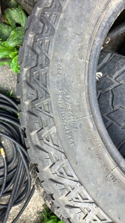 4 Mickey Thompson, 35, 1250 R 20 LT