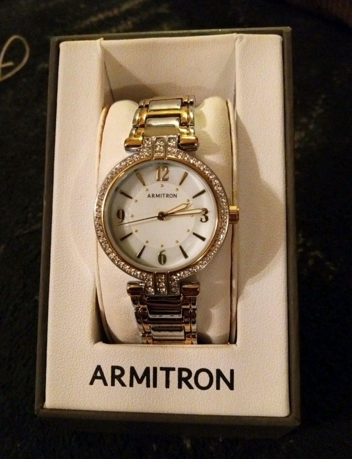 VTG Armitron Stainless Steel Women's Watch w/70 Clear Gemstones Japan Movt