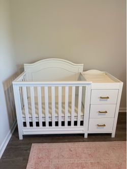 DaVinci Charlie 4-1 Convertible Mini Crib and Changer. MATTRESS INCLUDED!!! Gold handles included*