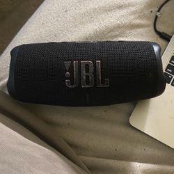 JBL Charge 5