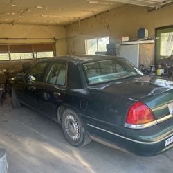 2000 Ford Crown Vic  Oakland Oregon 