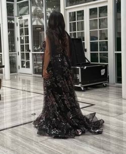 Floral Black Formal Dress Size: 10 / Large