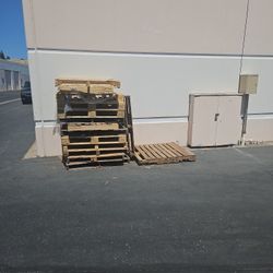 Free Pallets Come Anytime And Grab Them