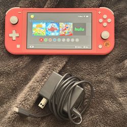 Nintendo Switch Lite - Animal Crossing: New Horizons Bundle - Isabelle's Aloha Edition