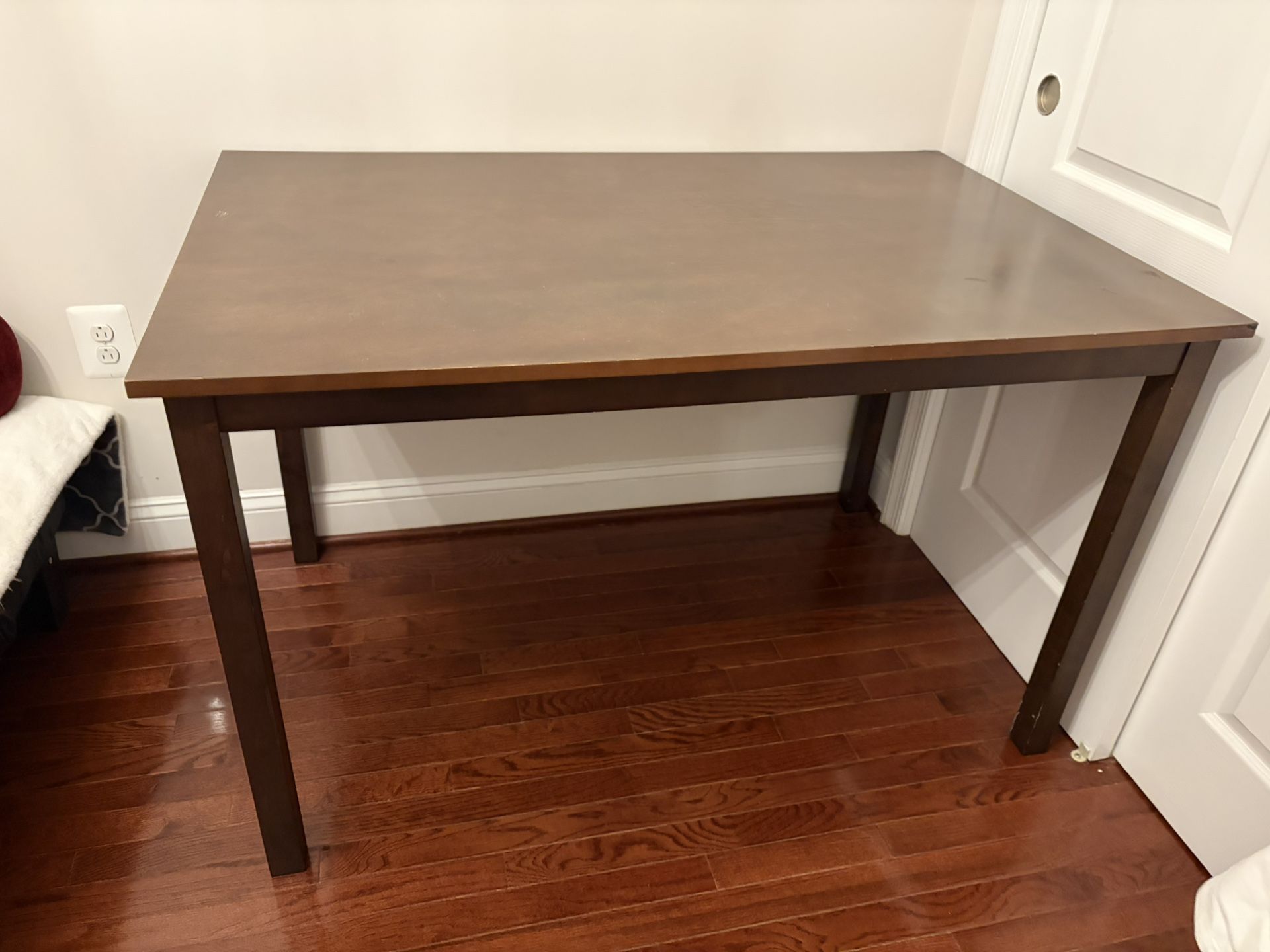 Table(47x30x30)