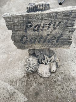 Party Outlet Garden Sign